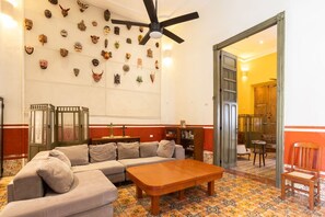 TV - Casona Sirenas, a family home in historical Merida (Centro)
