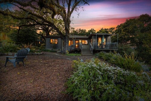 Eden 3 Home Estate - Hot Tub and Tastings Included