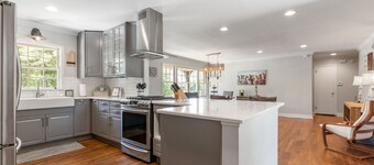 Rustic Home Near Truist Park | Weekday Deals!