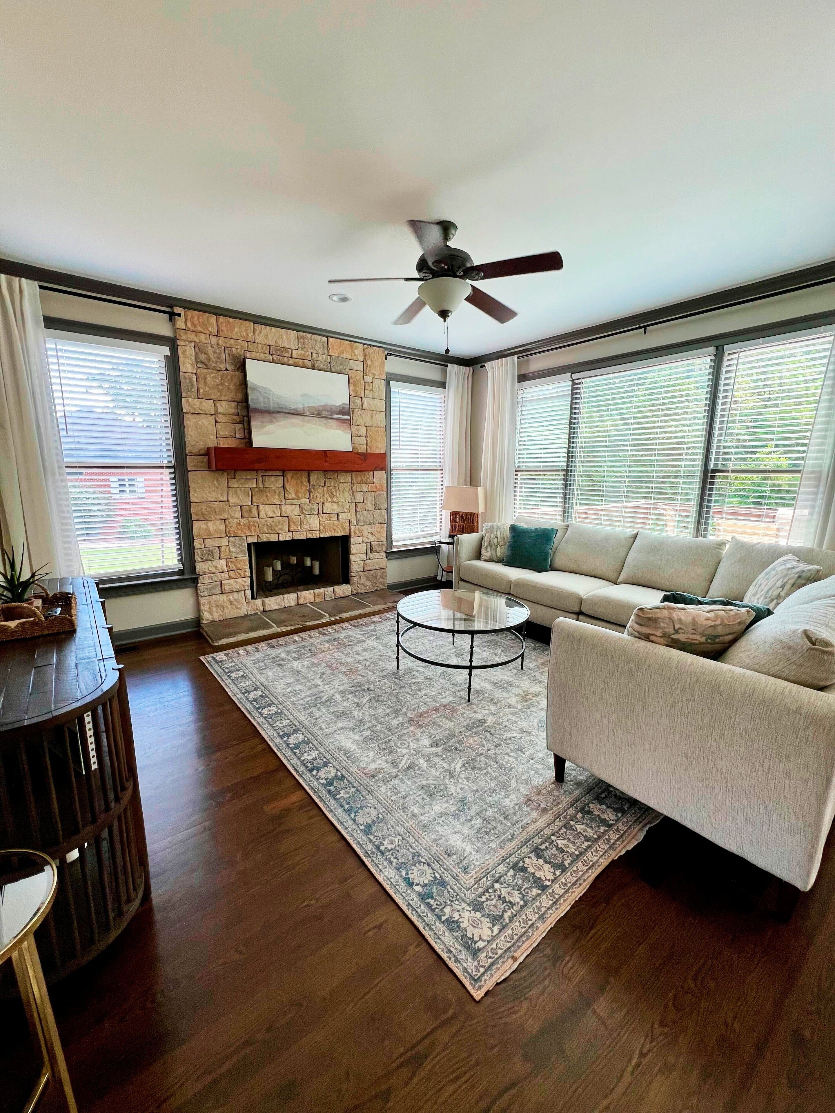 Smart TV, videojuegos, futbolito y bocina smart 