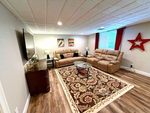 Smart TV, videogiochi, tavolo da calcetto, altoparlanti intelligenti