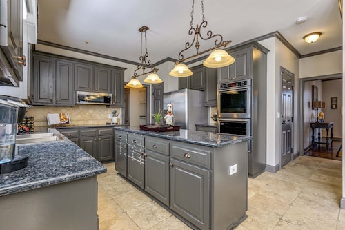 Luxury 5BR Home Near LakePoint Sports