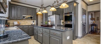 Luxury 5BR Home Near LakePoint Sports
