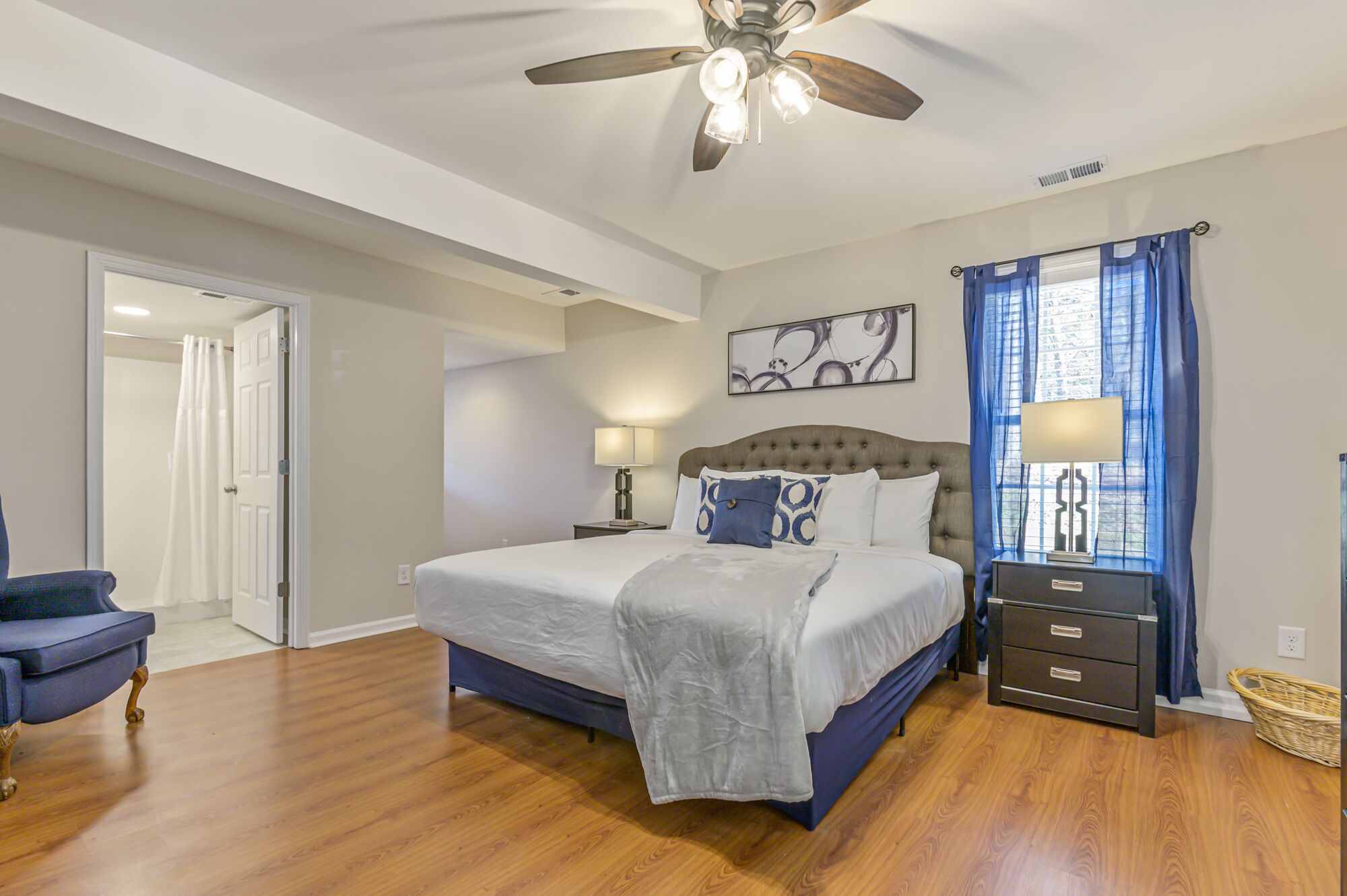 3 soverom, strykejern/-brett, wi-fi og sengetøy