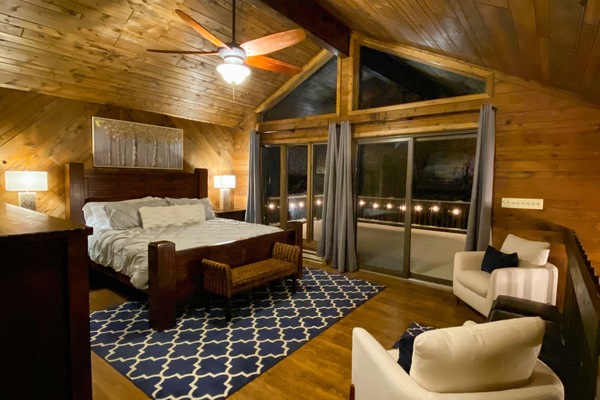 5 dormitoris, planxa i posts de planxar i un bressol de viatge