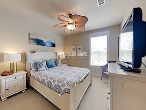 3 bedrooms, iron/ironing board, internet, bed sheets - Pearl Life | Spacious Coastal Condo | Sleeps 10 (Galveston)