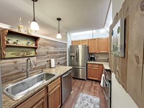 Fridge, microwave, oven, dishwasher - CQS26 Catalonia Ct Conquistador (St. Augustine)