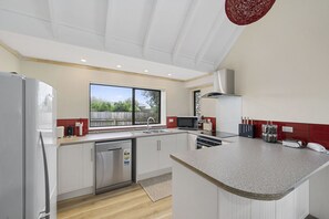 Fridge, microwave, dishwasher, toaster - Wharerata - Otaki Beach Holiday Home (Otaki Beach)