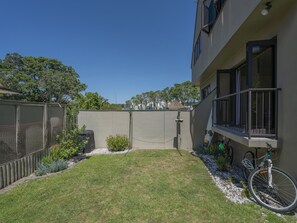 Property grounds - Harbourside Haven - Whangamata Holiday Home (Whangamata)