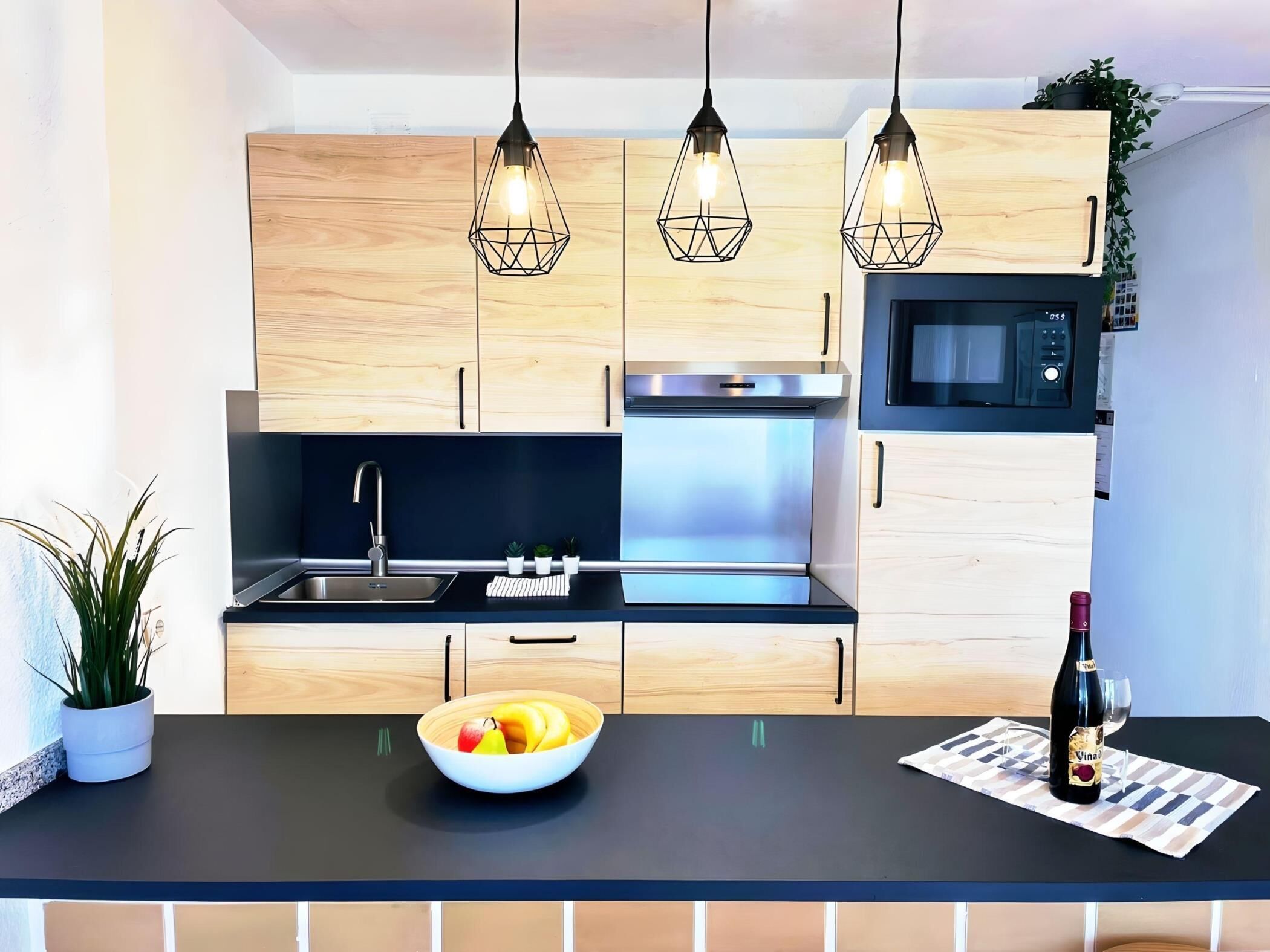 Kjøleskap, mikrobølgeovn, ovn og kaffetrakter/tekoker