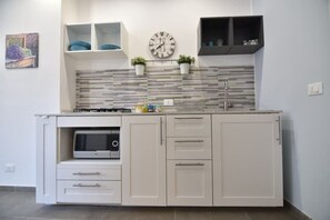 Microwave, oven - Orlov Two-minute walk to downtown, beach and waterfront (Ragusa)