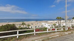 Beach - Bright 1BR | Patio | LAX | SoFi Stadium | Beaches (Los Angeles)