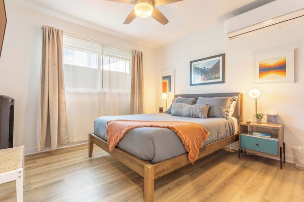 1 bedroom, iron/ironing board, WiFi, bed sheets - Bright 1BR | Patio | LAX | SoFi Stadium | Beaches (Los Angeles)