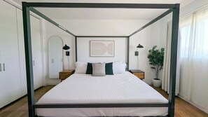 4 bedrooms, iron/ironing board, WiFi, bed sheets