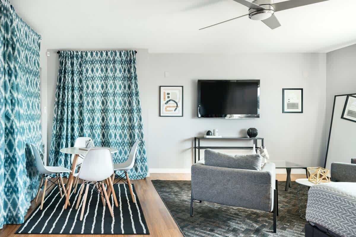 Téléviseur, bureau