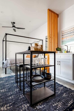 مكواة/لوح كي وواي فاي وملاءات أسرّة