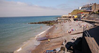 Gull View - a second floor apartment that sleeps 4 guests in 2 bedrooms