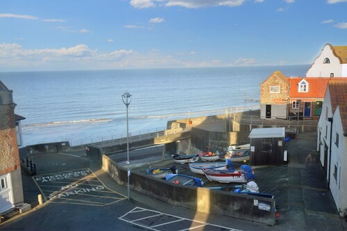 Gull View - a second floor apartment that sleeps 4 guests in 2 bedrooms