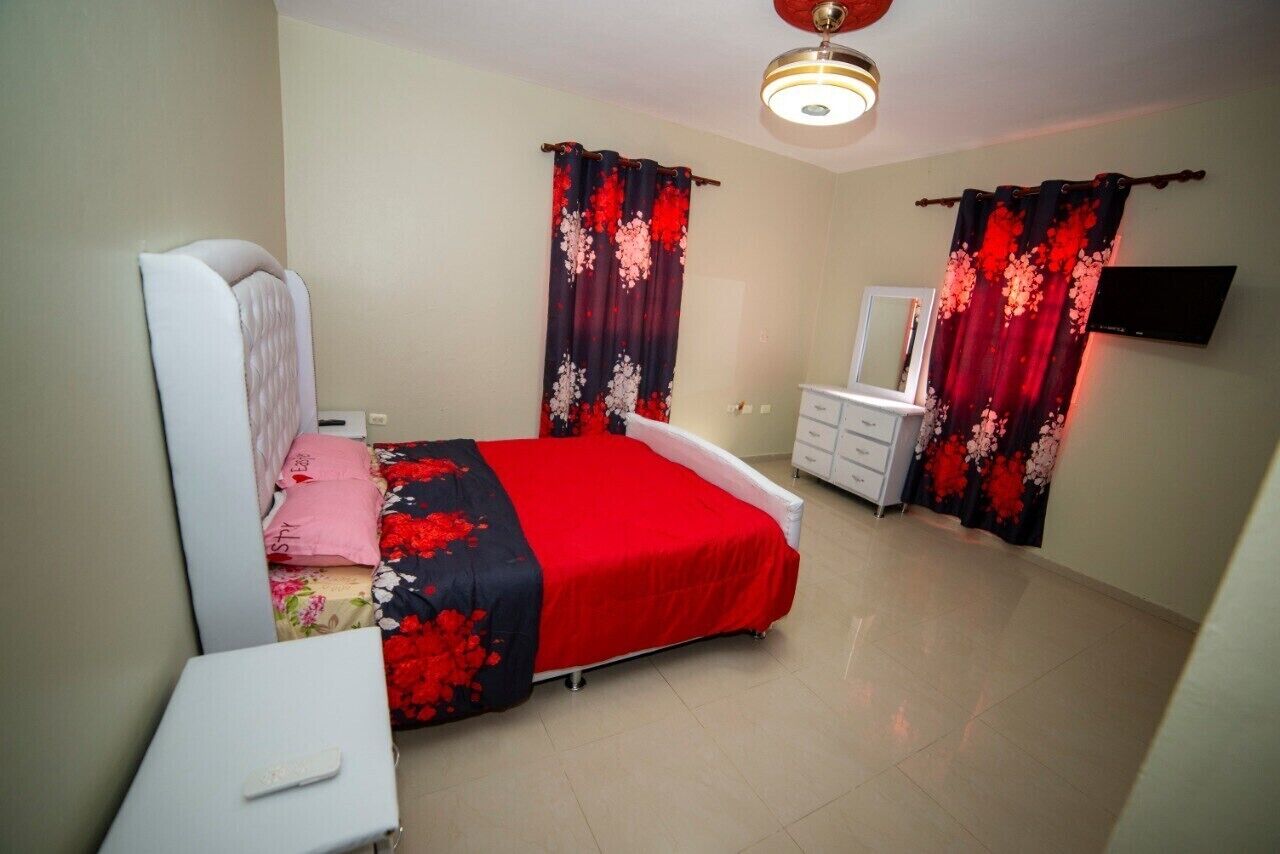 4 室のベッドルーム、アイロン / アイロン台、WiFi (無料)、ベッドシーツ