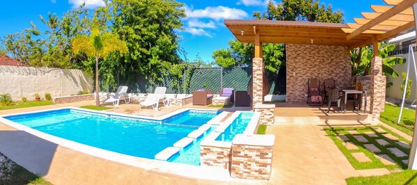 Piscine extérieure, piscine chauffée