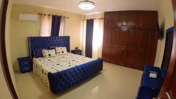 4 bedrooms, iron/ironing board, free WiFi, bed sheets