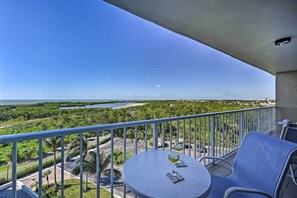 Outdoor dining - Resort-Style Condo w/ Pool, Gym, Tennis + More! (Marco Island)