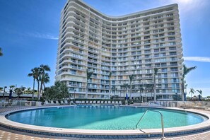 A heated pool - Resort-Style Condo w/ Pool, Gym, Tennis + More! (Marco Island)