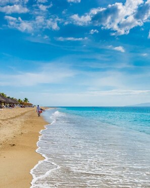 Beach nearby - ❄✨ Ocean front,  rooftop , gated single family beach house withsecurity guard❤️ (Limbe)