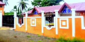 Property grounds - ❄✨ Ocean front,  rooftop , gated single family beach house withsecurity guard❤️ (Limbe)