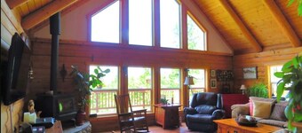 Pinecrest Cabin- a relaxing mountain cabin close to town 