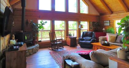 Pinecrest Cabin- a relaxing mountain cabin close to town