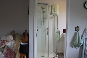 2 makuuhuonetta, ilmainen Wi-Fi, vuodevaatteet