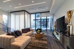 TV, fireplace, stereo