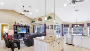 House (Coral Paradise) | Private kitchen - Coral Paradise (Cape Coral)