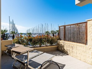 Outdoor dining - Nice apartment for 2 guests with A/C, WIFI, TV and pets allowed (Santo Stefano Al Mare)