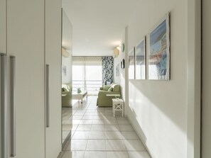 TV - Cosy apartment for 2 people with A/C, WIFI, TV and pets allowed (Santo Stefano Al Mare)