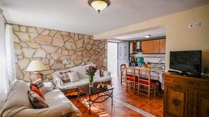TV, fireplace - Casa de la Abuela Gaucín by Ruralidays (Málaga)
