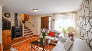 TV, fireplace - Casa de la Abuela Gaucín by Ruralidays (Málaga)
