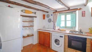Fridge, microwave, oven, stovetop - La Tinaja de Gaucín by Ruralidays (Málaga)