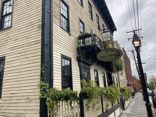 المنشأة من الخارج