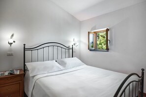 2 bedrooms, iron/ironing board, travel cot, free WiFi