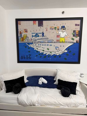 2 habitaciones, tabla de planchar con plancha, wifi y ropa de cama