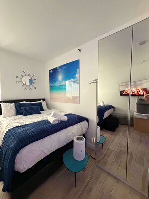 2 bedrooms, iron/ironing board, WiFi, bed sheets