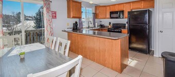 Cozy Family Home with Large Yard near Quincy reservoir