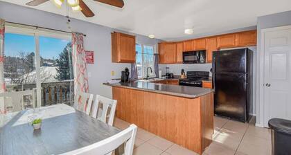 Cozy Family Home with Large Yard near Quincy reservoir