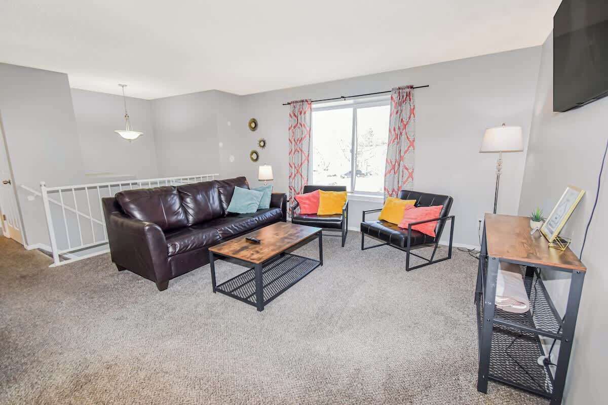 Una televisión, una oficina