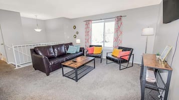 Una televisión, una oficina