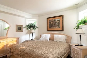 4 chambres, fer et planche à repasser, lit parapluie, Wi-Fi gratuit