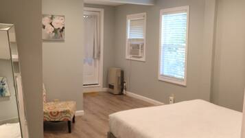 2 bedrooms, desk, free WiFi, bed sheets