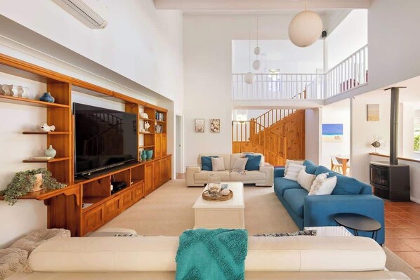 TV, fireplace, Netflix, streaming services